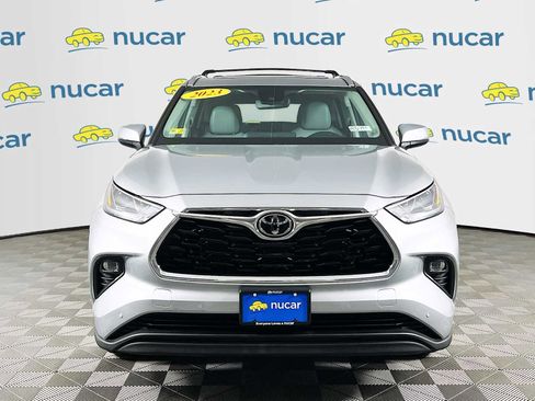 Used 2023 Toyota Highlander Limited AWD/4WD image 2