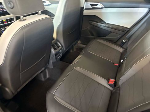 New 2026 Volkswagen Taos SE image 14