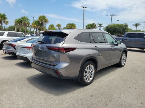 Certified 2026 Toyota Highlander Limited AWD/4WD image 6