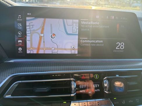 Used 2020 BMW X5 M50i w/ Premium Package image 9