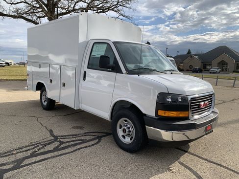 New 2025 GMC Savana 3500 w/ Power Convenience Package image 41