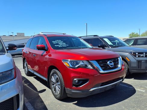 Used 2017 Nissan Pathfinder SL FWD image 2