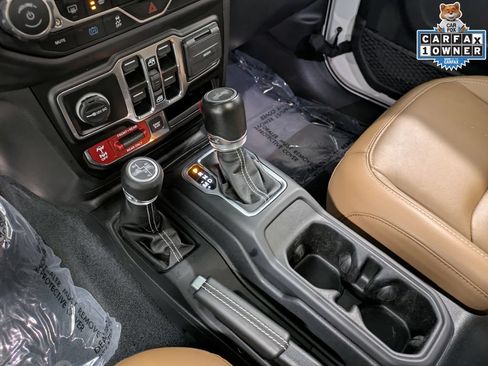 Used 2023 Jeep Wrangler Unlimited Rubicon 4xe w/ Cold Weather Group AWD/4WD image 14