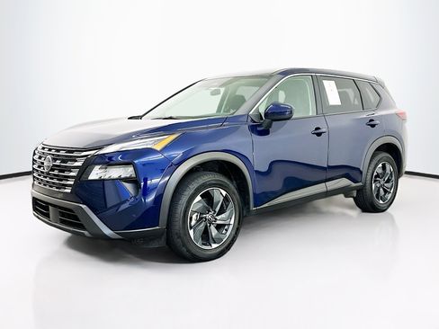 Used 2025 Nissan Rogue SV AWD/4WD image 3