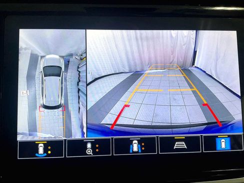 Used 2022 Chevrolet Bolt EUV Premier w/ Sun & Sound Package image 20
