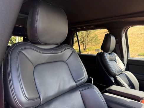 Certified 2024 Lincoln Navigator Premiere AWD/4WD image 34