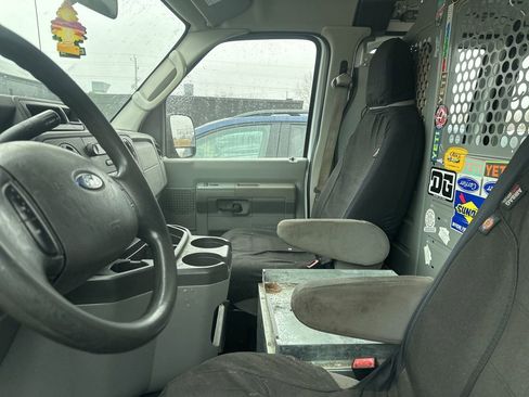 Used 2014 Ford E-250 and Econoline 250 w/ Power Group image 5