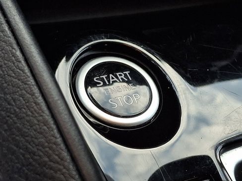 Used 2023 Nissan Versa SV image 22