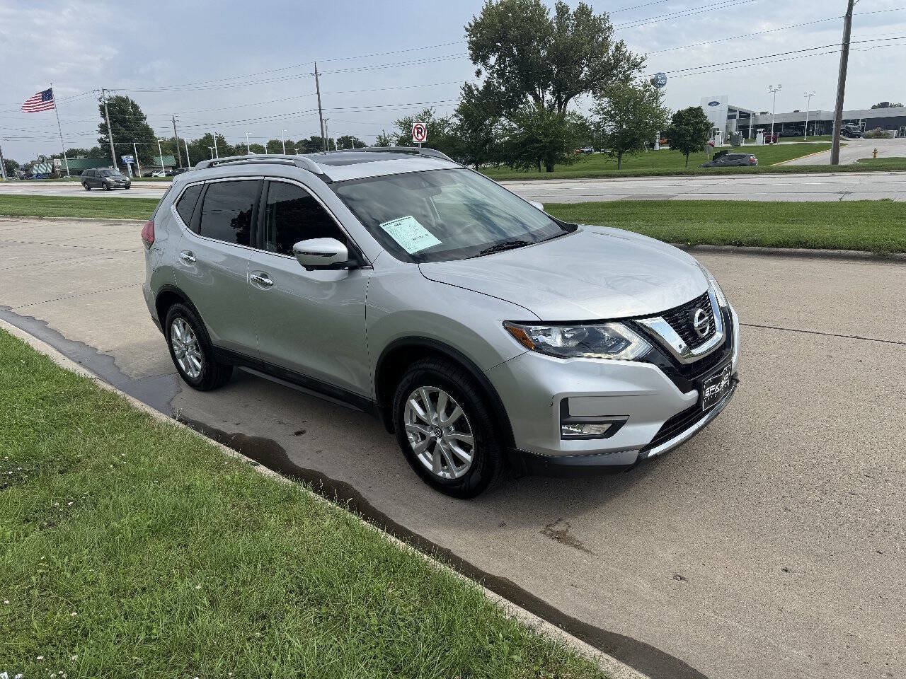 Used 2017 Nissan Rogue SV AWD/4WD image 7