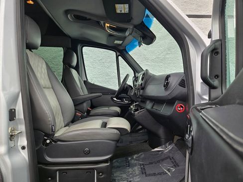 Used 2021 Mercedes-Benz Sprinter 2500 image 24