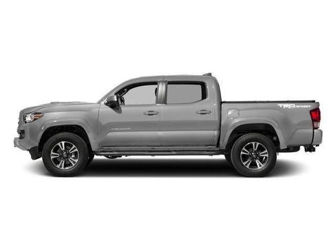 Used 2017 Toyota Tacoma SR5 w/ Tow Package AWD/4WD image 2
