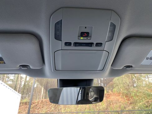 Used 2024 Toyota Highlander LE image 32