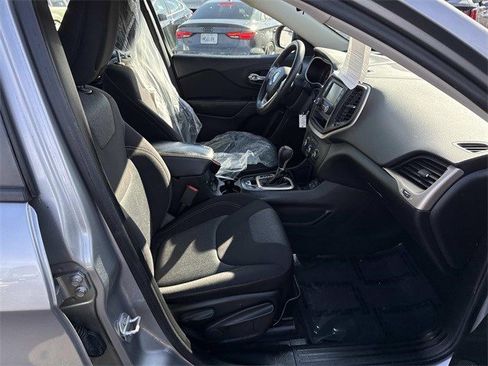 Used 2015 Jeep Cherokee Sport image 9