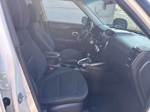 Used 2018 Kia Soul FWD image 23