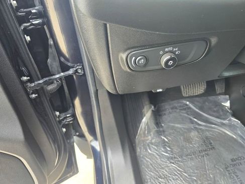 Used 2020 Chevrolet Equinox LT image 24