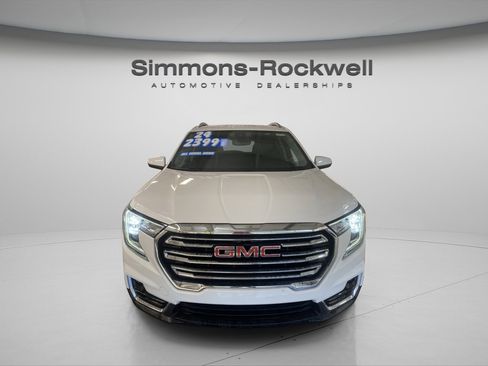 Used 2024 GMC Terrain SLT image 2