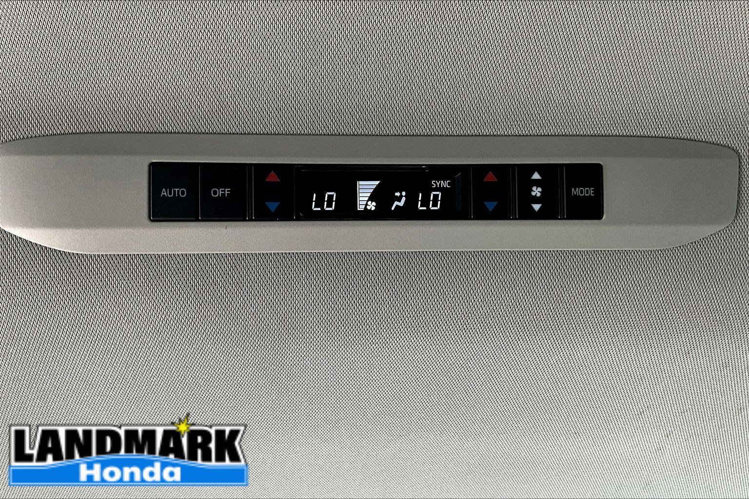 Used 2025 Toyota Sienna XLE FWD image 25