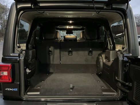 Used 2023 Jeep Wrangler Unlimited Sahara w/ Cold Weather Group image 34