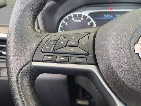 Used 2025 Nissan Altima 2.5 SV FWD image 14