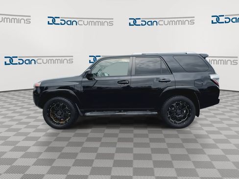 Used 2017 Toyota 4Runner SR5 AWD/4WD image 6