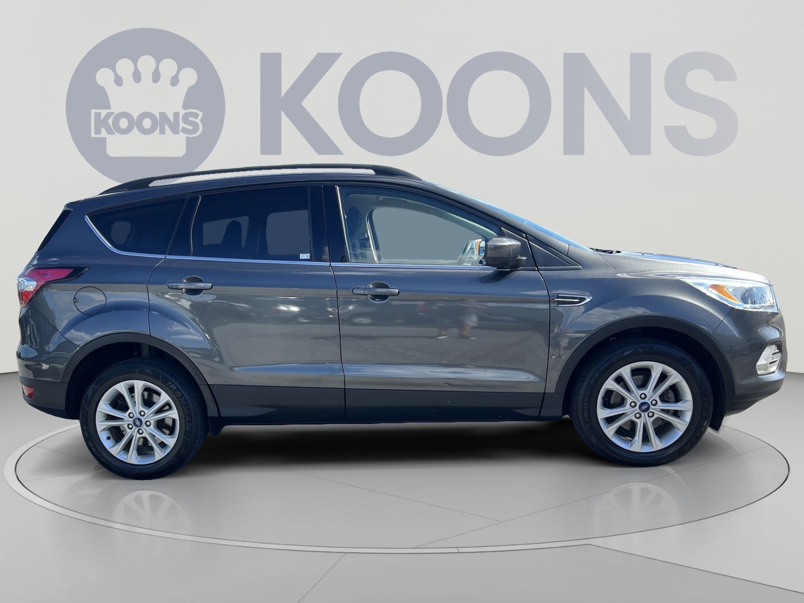 Used 2018 Ford Escape SE w/ Ford Safe & Smart Package FWD image 8