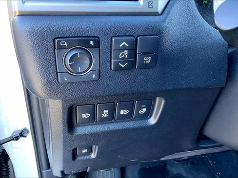 Used 2022 Lexus GX 460 Premium w/ Premium Package image 36