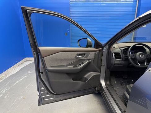 Used 2022 Nissan Rogue SV image 9