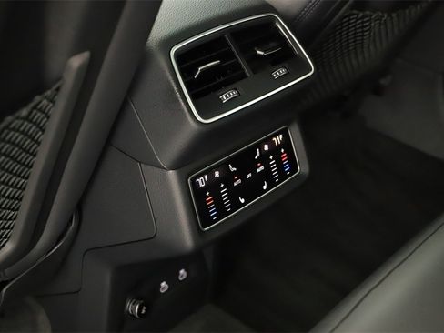 Used 2023 Audi e-tron Premium Plus w/ Premium Plus Package image 22