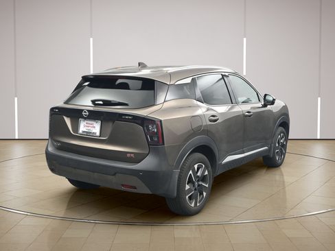 Certified 2025 Nissan Kicks SR FWD image 7