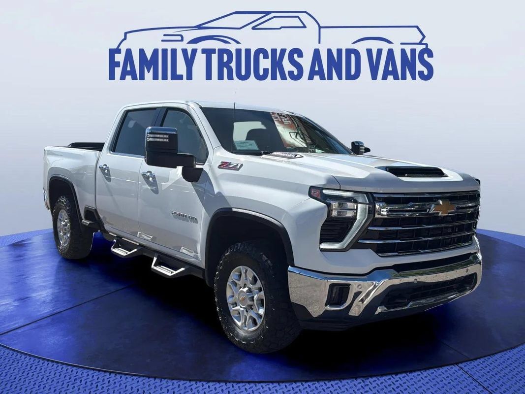 Used 2024 Chevrolet Silverado 2500 LTZ w/ LTZ Premium Package AWD/4WD image 7