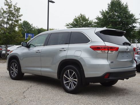 Used 2017 Toyota Highlander XLE AWD/4WD image 7