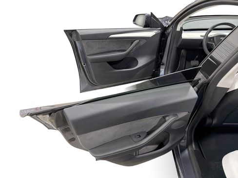 Certified 2023 Tesla Model Y Long Range AWD/4WD image 10