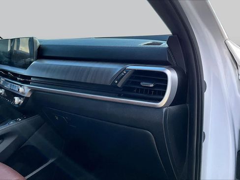 Used 2024 Kia Telluride EX w/ EX Captain's Chair Package FWD image 17