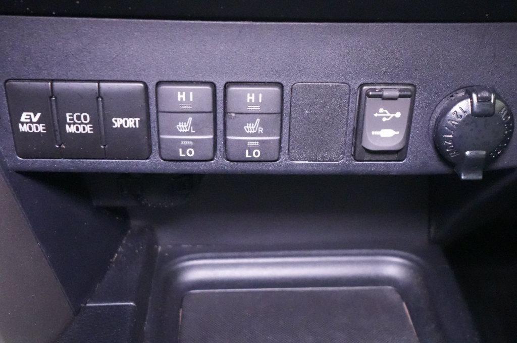 Used 2018 Toyota RAV4 Limited AWD/4WD image 32