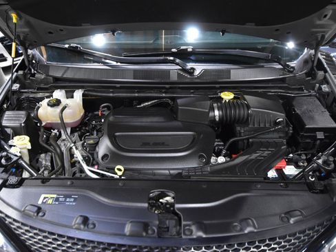 Used 2020 Chrysler Pacifica Touring-L w/ Advanced Safetytec Group image 49