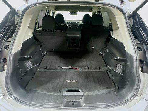 Used 2017 Nissan Rogue SV w/ SV Premium Package FWD image 27