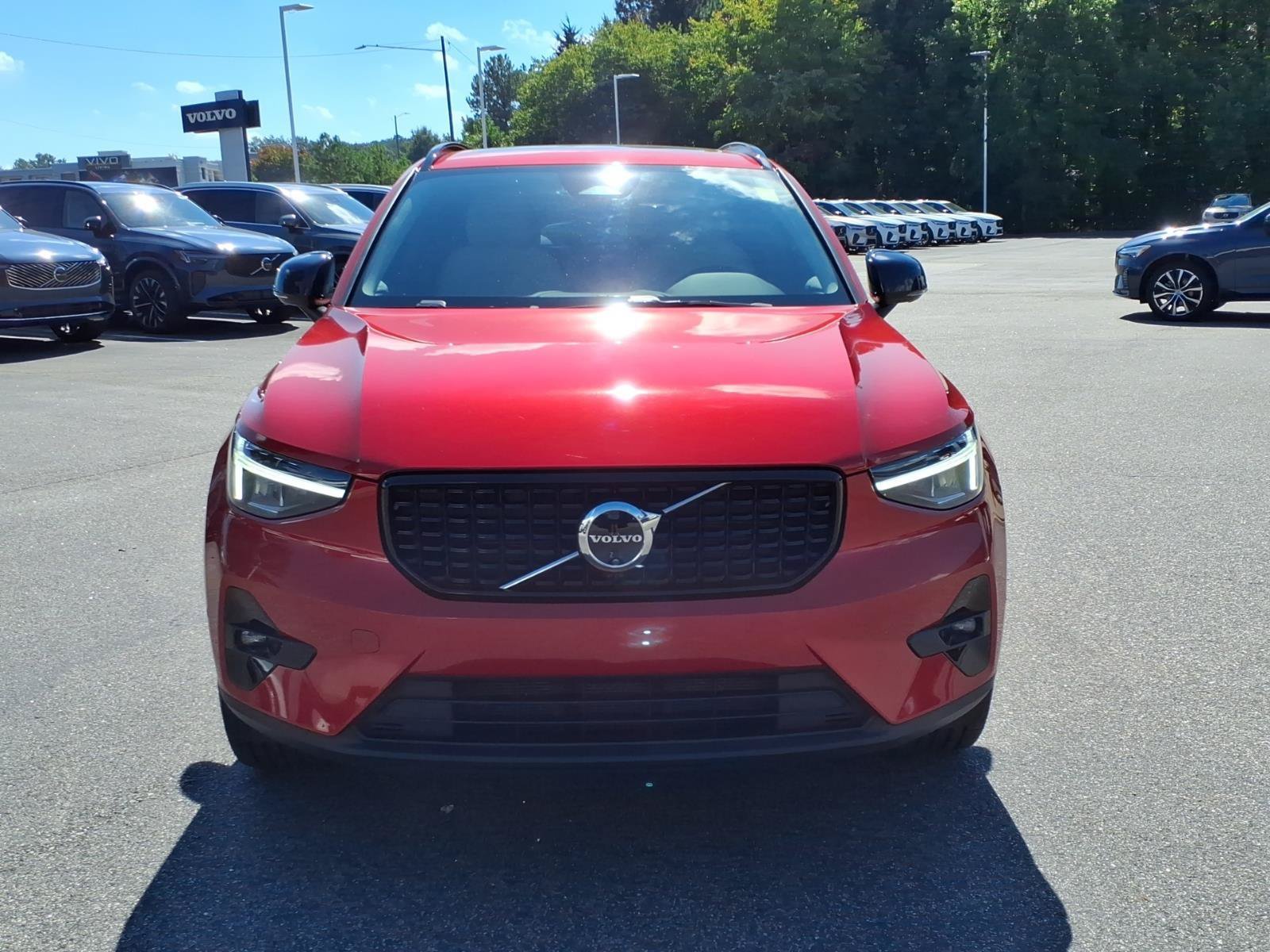 Certified 2025 Volvo XC40 B5 Plus AWD/4WD image 10