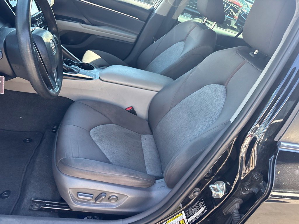 Used 2018 Toyota Camry LE FWD image 14