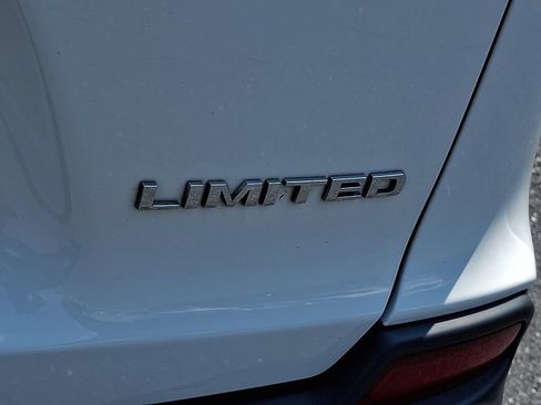 Used 2019 Jeep Cherokee Limited AWD/4WD image 32