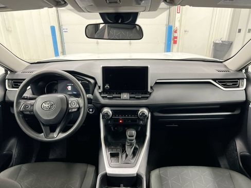 Used 2025 Toyota RAV4 XLE FWD image 10