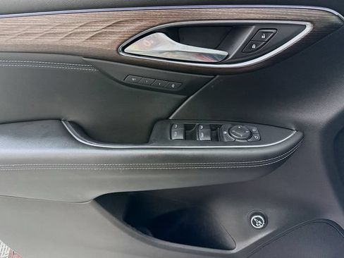 Used 2023 Buick Envision Avenir AWD/4WD image 18