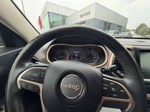 Used 2015 Jeep Cherokee Latitude w/ Cold Weather Group AWD/4WD image 10