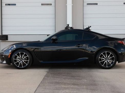Used 2023 Toyota GR86 RWD image 4