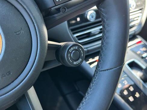 Certified 2026 Porsche Macan image 27