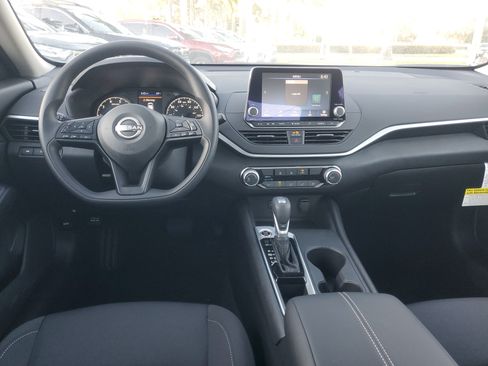 Used 2025 Nissan Altima 2.5 S image 10