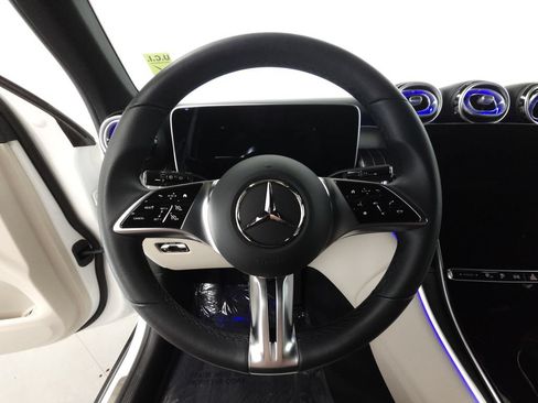 Used 2025 Mercedes-Benz GLC 350e 4MATIC image 12