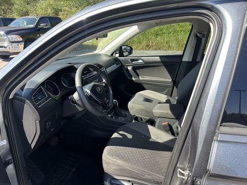 Used 2018 Volkswagen Tiguan S image 12