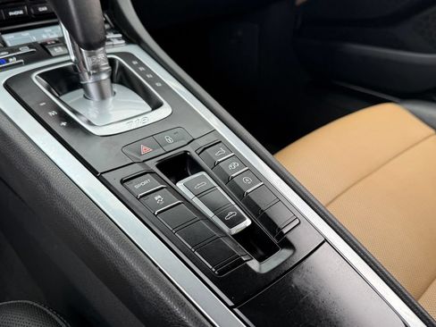 Used 2019 Porsche 718 Boxster RWD image 35