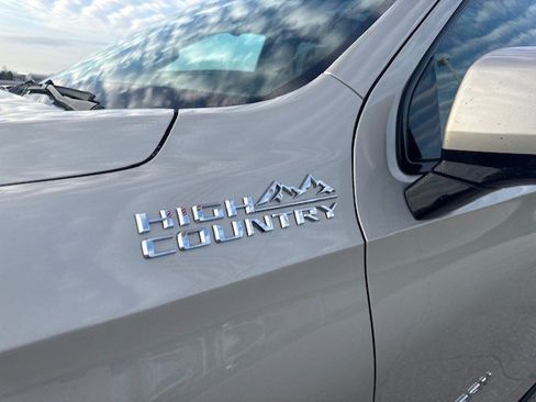 Used 2021 Chevrolet Suburban High Country image 12