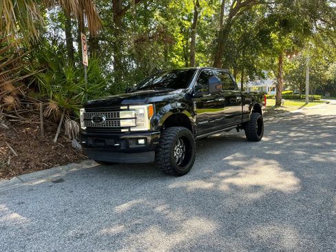Used 2019 Ford F250 Platinum w/ Platinum Ultimate Package AWD/4WD image 7